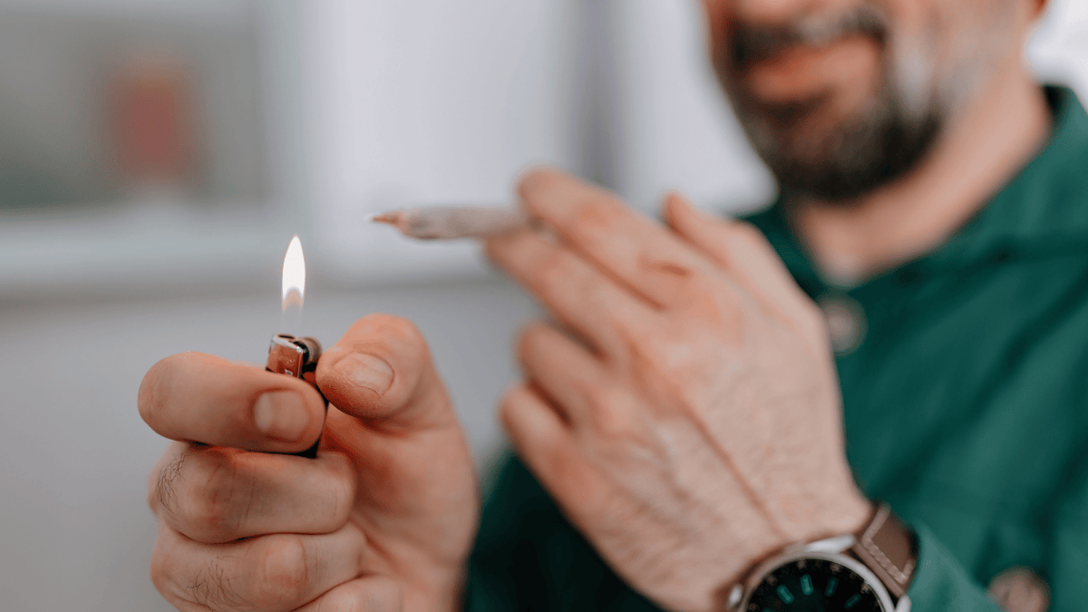 Comment fumer du CBD correctement ? Méthodes et précautions